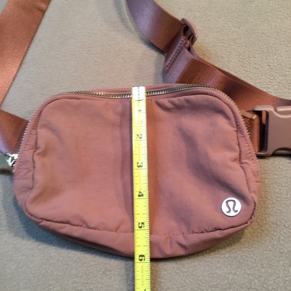 lululemon athletica womans Crossbody Waist Bag - Dusty Rose